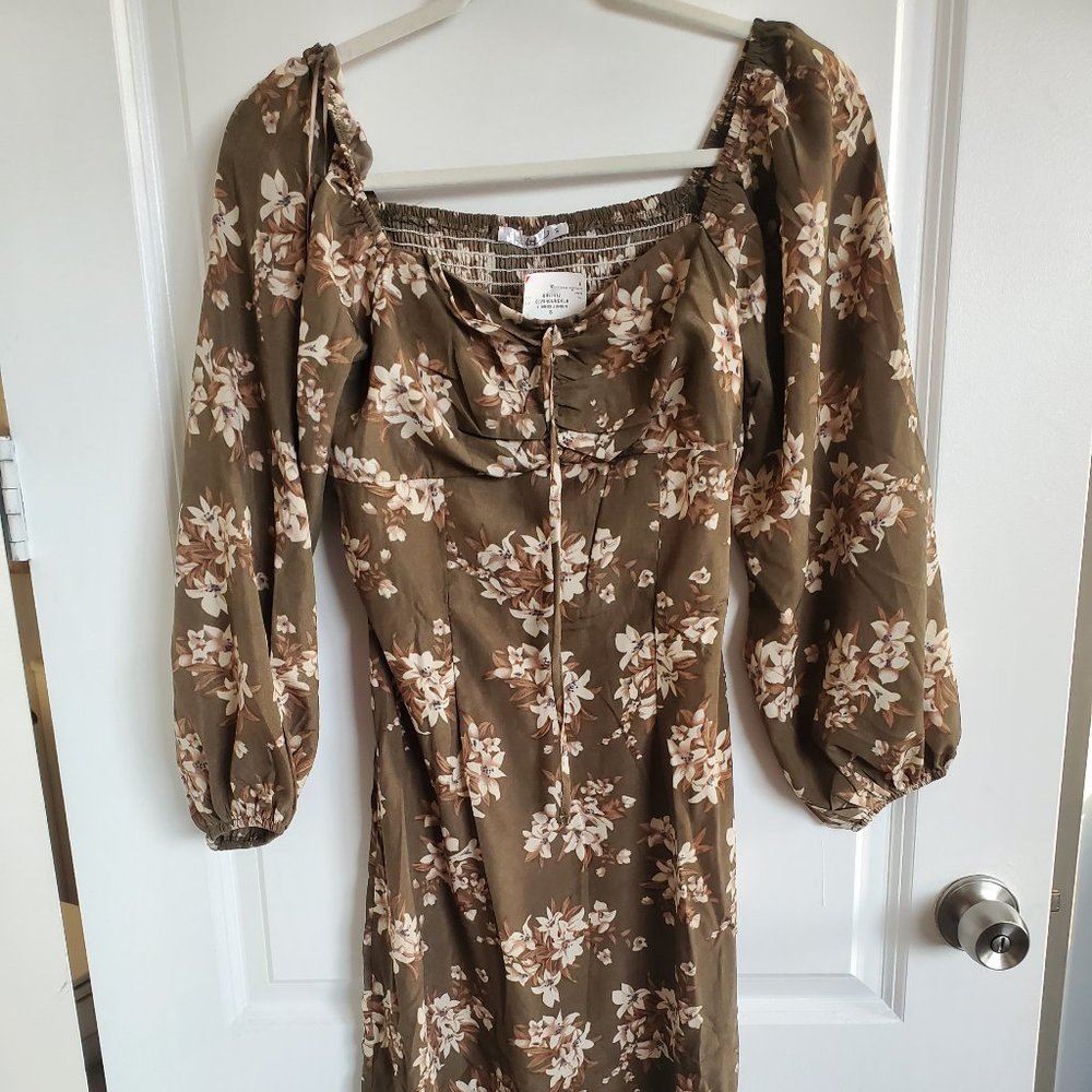 Olve Green Floral Over the Shoulder Long Sleeve Dress